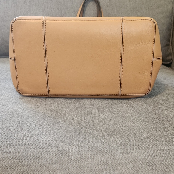 Tory Burch Block T Bucket Bag Tan Leather - Picture 3 of 11